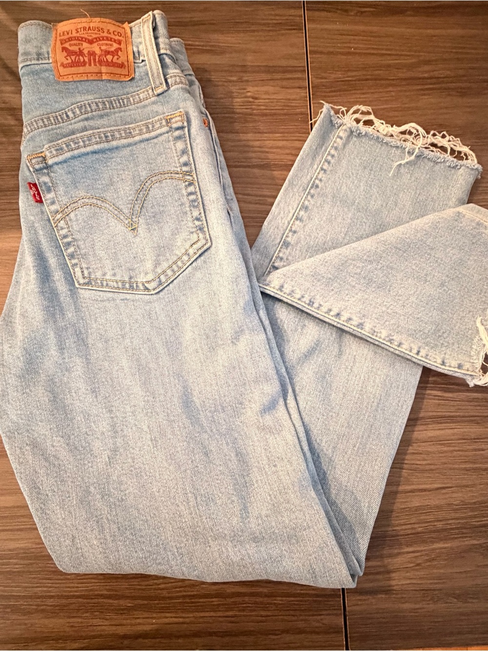 Levi's Women's Light Wash High-Rise Straight Jeans with Frayed Hem